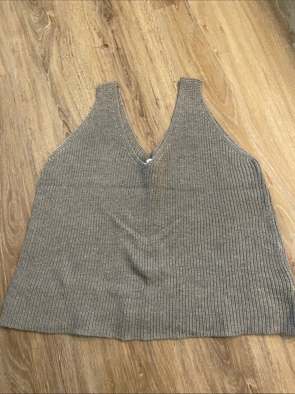 Gilli Gray Knit V‑Neck Sleeveless Tank